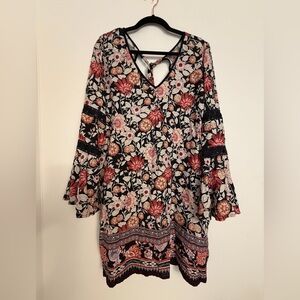 Xhilaration Tunic Blouse Womens XL‎ Black Floral Bell Sleeve Boho Top Crocheted